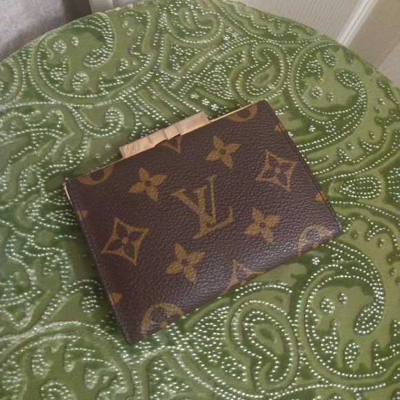 Louis Vuitton Monogram Kiss-lock Coin and Card Wallet - Picture 3 of 15
